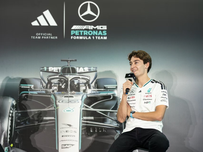 澳客-说着“侬好”的拉塞尔，你怎能不爱|上海|梅赛德斯AMG车队|乔治·拉塞尔|赛车手|揭幕战_新浪体育_新浪新闻